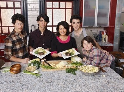 jonas-brothers-mother-day-02